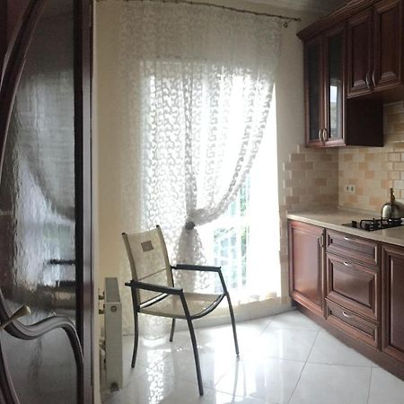 Cozy Studio Near Greek Square Appartamento Odessa Esterno foto