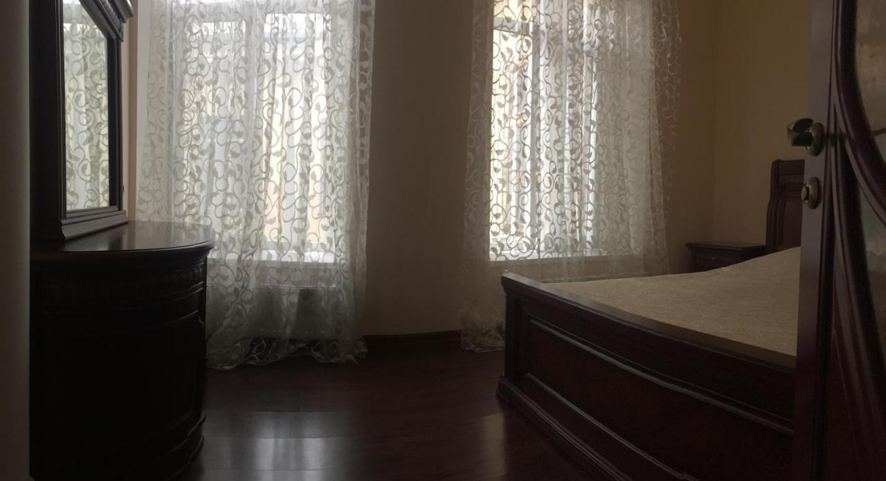Cozy Studio Near Greek Square Appartamento Odessa Esterno foto