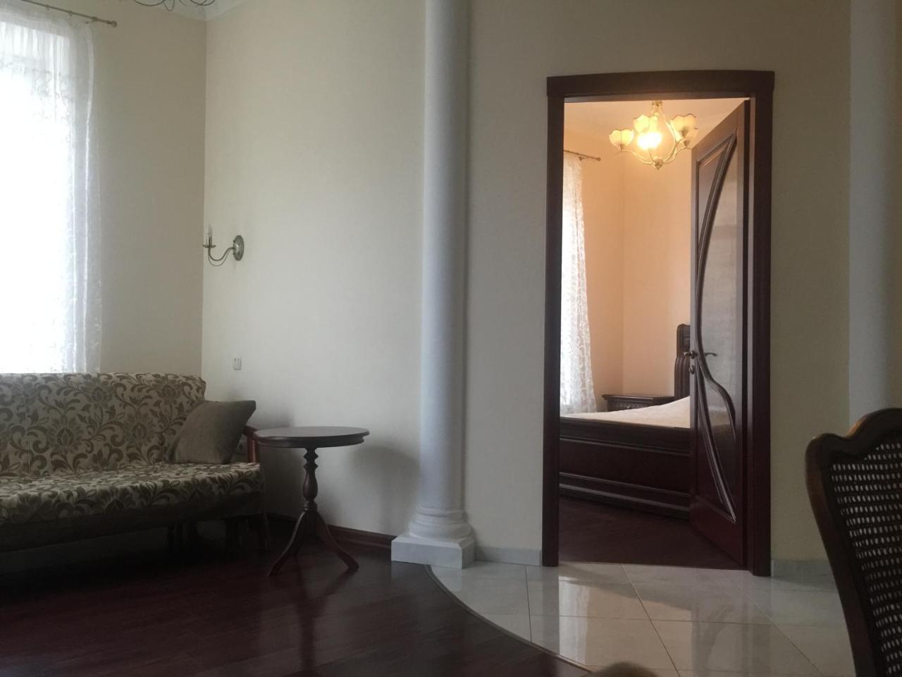 Cozy Studio Near Greek Square Appartamento Odessa Esterno foto