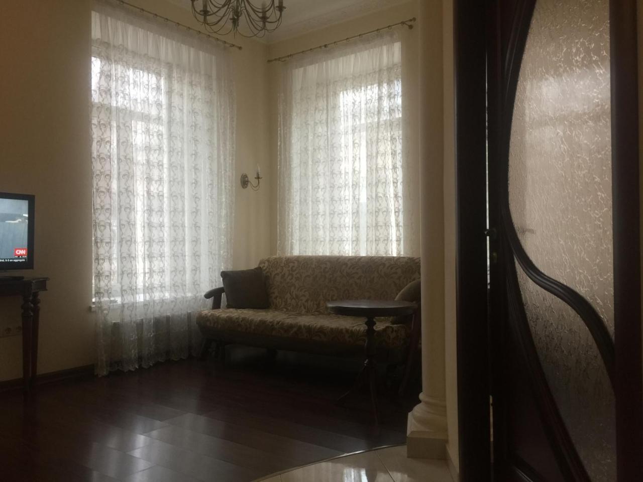 Cozy Studio Near Greek Square Appartamento Odessa Esterno foto