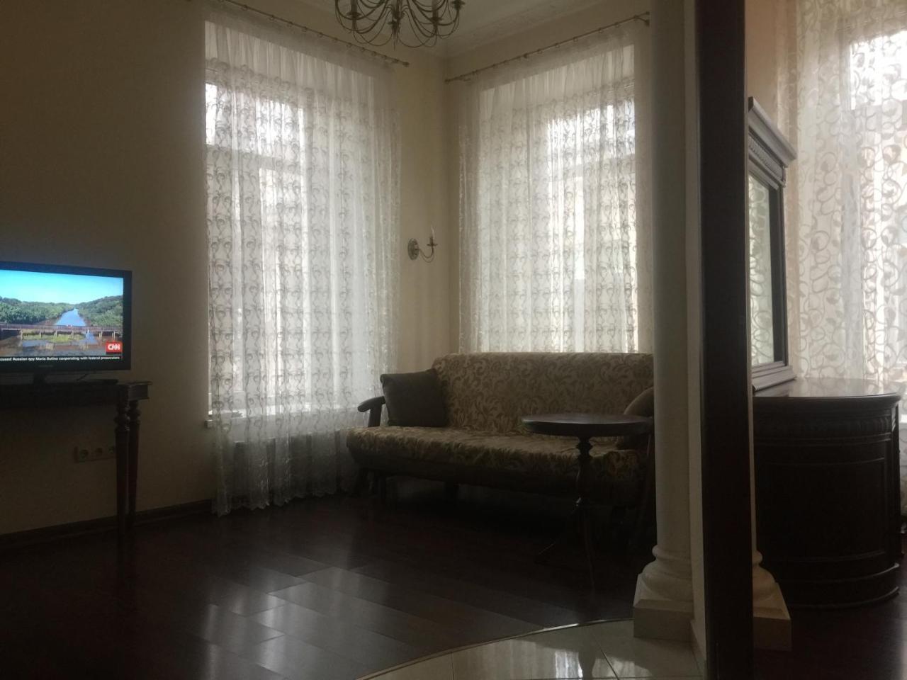 Cozy Studio Near Greek Square Appartamento Odessa Esterno foto