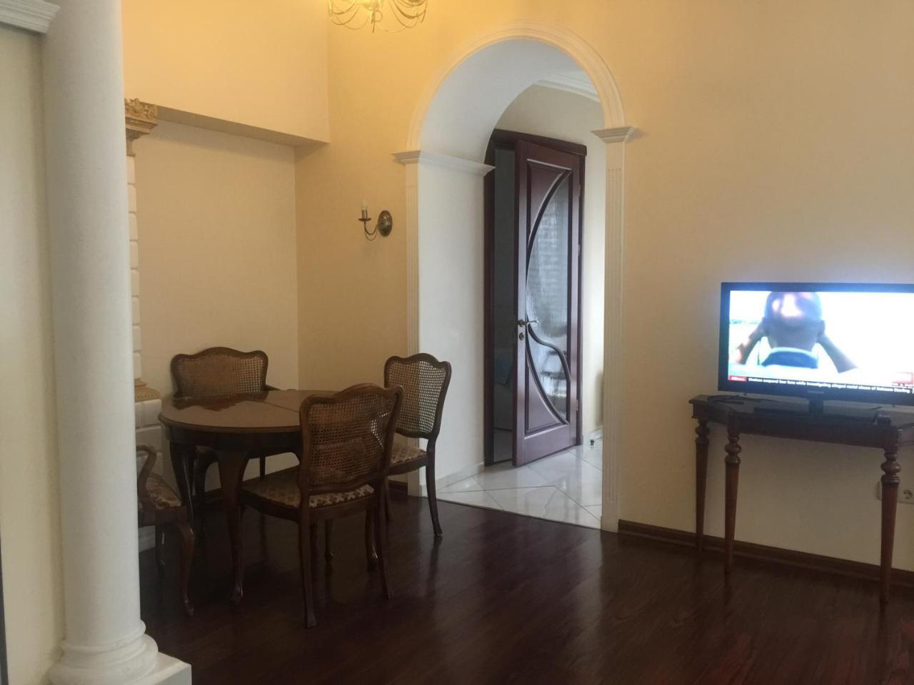 Cozy Studio Near Greek Square Appartamento Odessa Esterno foto