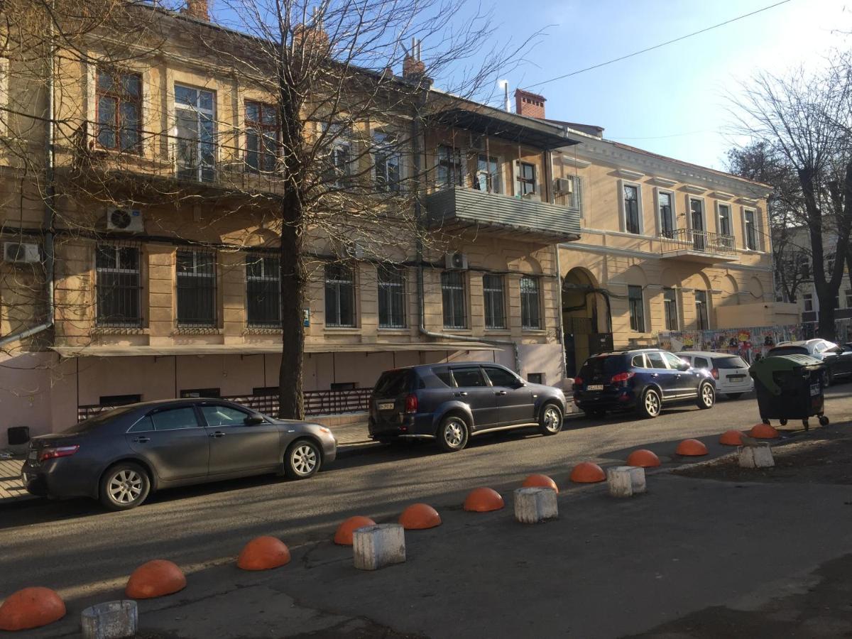 Cozy Studio Near Greek Square Appartamento Odessa Esterno foto